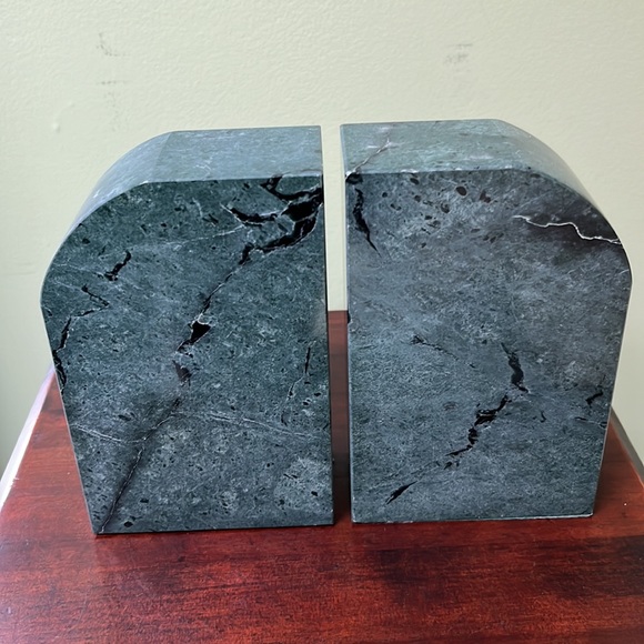 Green Marble Bookends with Gold Plated Scales of Justice - Picture 5 of 10